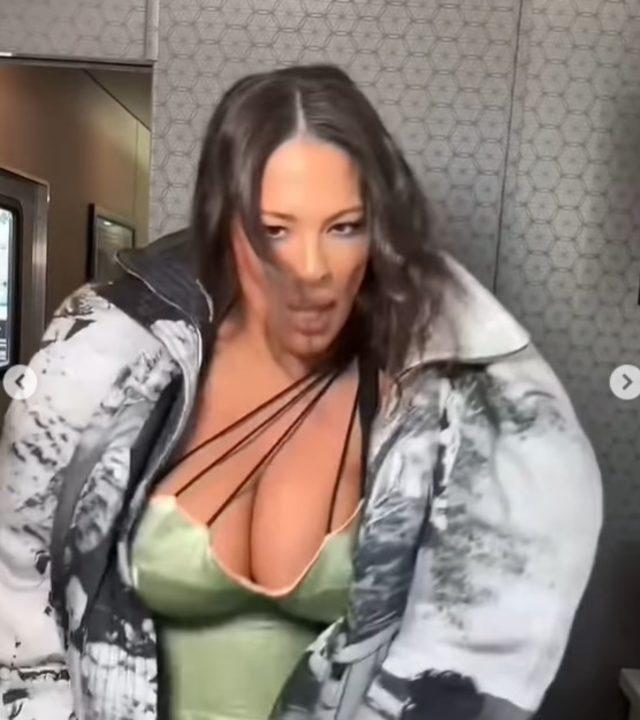 ''Çok seviştiğim için rehabilitasyona gidecektim'' demişti! Ashley Graham yine dekoltesini sergiledi