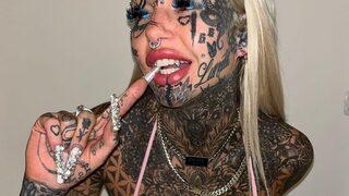 Dövme fenomeni olarak adını duyurmuştu! Amber Luke’tan sevenlerini endişelendiren haber... Hastalığını açıkladı