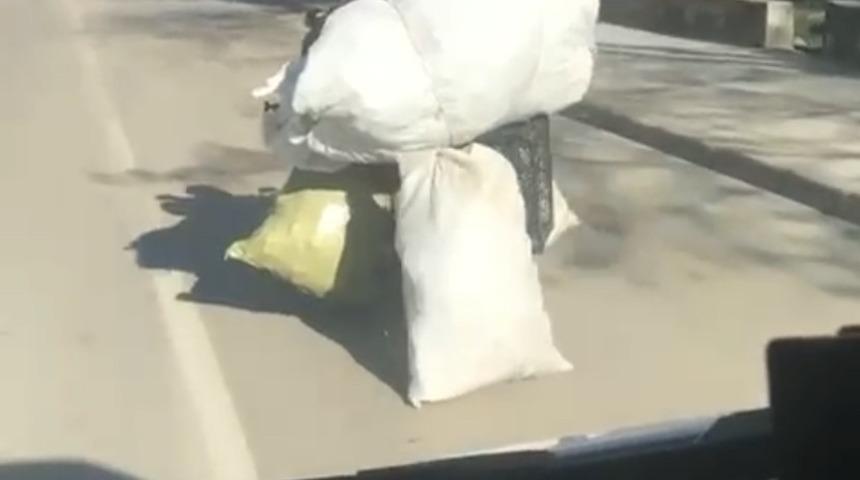 Bursa&rsquo;da motosikletle tehlikeli taşımacılık kameraya yansıdı