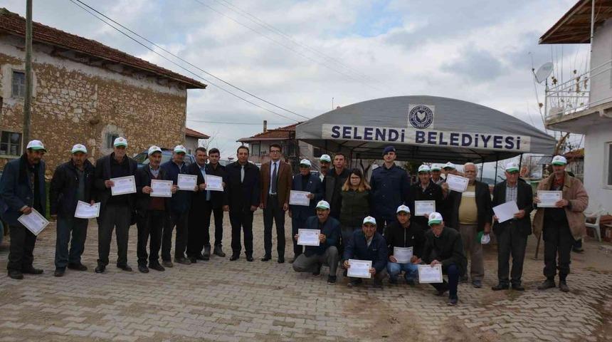 Erozyona karşı oluşturulan badem arazileri vatandaşlara emanet