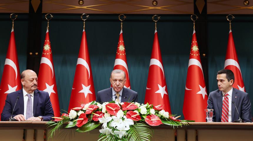 Bekarı, genci, yaşlısı, evlisi... Herkes asgari ücreti bekliyordu net rakamı Cumhurbaşkanı Erdoğan duyurdu! Yine 'ara zam' mesajı geldi