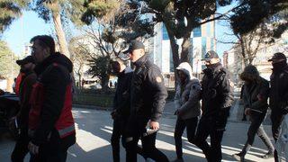 Balıkesir merkezli dolandırıcılık operasyonunda yakalanan 31 zanlı adliyede