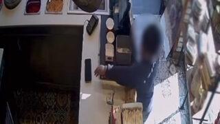 Dükkanı boş bulan küçük çocuğun yaptığı şaşkına çevirdi! O anlar kamerada