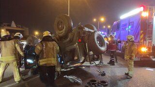 Sancaktepe'de otomobille çarpışan cipin sürücüsü yaralandı