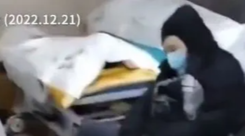 Çin’de korkutan görüntüler! Cesetleri bile kaldırmaya zamanları olmadı... Hastaları ölenlerin yanına aldılar