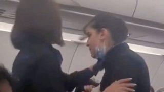 Havada tedirgin eden anlar! Uçuş görevlisi yolcuyla kavga tutuştu... “Ben sizin hizmetkarınız değilim”