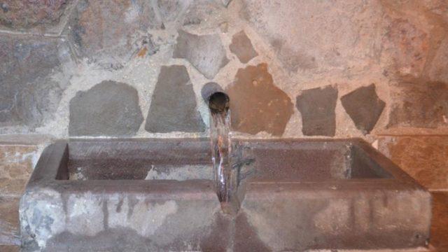 Bu suda yıkananın hastalıktan kurtulduğuna inanılıyor! 'Buraya gelen doktor bile o hastalığa şifa buldu'