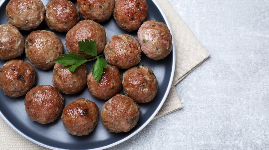 Airfryer acılı misket köfte tarifi ve malzemeleri nedir? Airfryer'da acılı misket köfte nasıl yapılır?