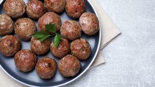 Airfryer acılı misket köfte tarifi ve malzemeleri nedir? Airfryer'da acılı misket köfte nasıl yapılır?