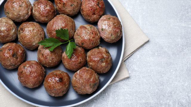 Airfryer acılı misket köfte tarifi ve malzemeleri nedir? Airfryer'da acılı misket köfte nasıl yapılır?