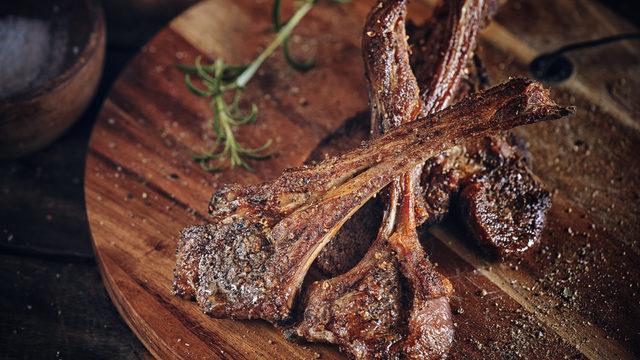 Airfryer baharatlı kuzu pirzola tarifi ve malzemeleri nedir? Airfryer'da baharatlı kuzu pirzola nasıl yapılır?