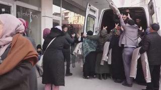 Ucuz değil bedava! İzdihama yol açtı... Sıraya bile girmeden herkes bir anda oraya koştu