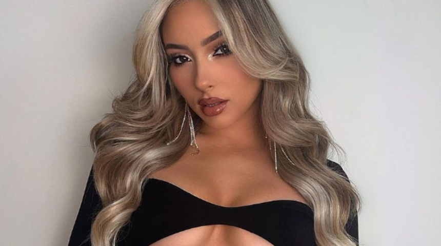 Seçimi Noel Baba’nın bile aklını başından alır! Sosyal medya fenomeni Gabriella Fraia’nın Noel Baba kostümü nefesleri kesti