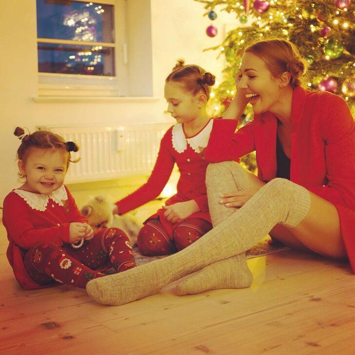 Meryem Uzerli'den kızları Lara Jemine ve Lily Koi'yle Noel pozu