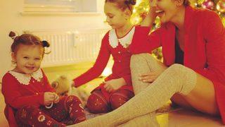 Meryem Uzerli'den kızları Lara Jemine ve Lily Koi'yle Noel pozu