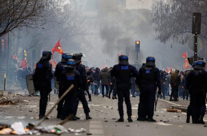 Terör örgütü PKK yanlıları Paris sokaklarını savaş alanına çevirdi G3