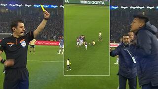 Trabzonspor Fenerbahçe derbisinde saha karıştı! Oyuncuları sakinleştiremeyen hakem çareyi bakın nasıl buldu...