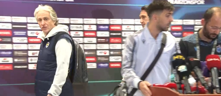 Önce patlattı sonra güldü! Jorge Jesus'tan maç sonunda Bakasetas'a 'sakızlı' şaka! G1