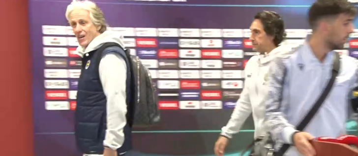 Önce patlattı sonra güldü! Jorge Jesus'tan maç sonunda Bakasetas'a 'sakızlı' şaka! G2