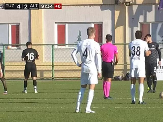 Tuzlaspor Altay maçında görülmemiş protesto! Maçı bıraktılar, hakem bile ne olduğunu anlamadı...
