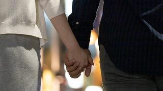 Arkadaşlık sitesinde albümden seçiyorlarmış! Hem buluşturma hem evlendirme vaadi: Kadınlar telefonla arayıp para karşılığında...