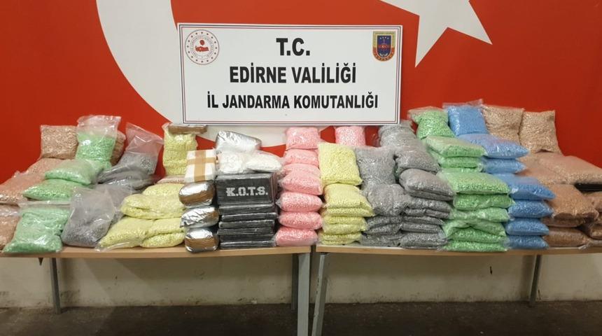 Son dakika: TIR'la Türkiye'ye zehir getirdiler! Bakan Soylu duyurdu: Edirne'de yüksek miktarda uyuşturucu ele geçirdi