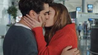 Yalı Çapkını'ndaki tutkulu öpüşme sahnesi olay olmuştu! Afra Saraçoğlu ve Mert Ramazan Demir'den 'arkadaşlık' açıklaması