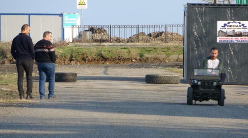 1942 model Willys aracının minisini yaptı! Gören bir daha bakıyor... Değerini bulursa satacak