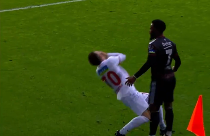 Son dakika: 'Terbiyesizlik, ahlaksızlık!' Erman Toroğlu canlı yayında çıldırdı! Gaziantep FK - Beşiktaş maçında N'Koudou'nun pozisyonu için Atilla Karaoğlan'a ağır sözler... G3