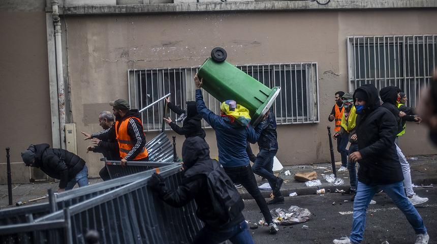 Son dakika: Bakan Akar'dan Fransa'daki olaylarla ilgili açıklama! 'Fransızların beslediği yılan kendilerini sokmaya başladı'