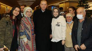 Cumhurbaşkanı Erdoğan ve Emine Erdoğan'dan hasta ziyareti