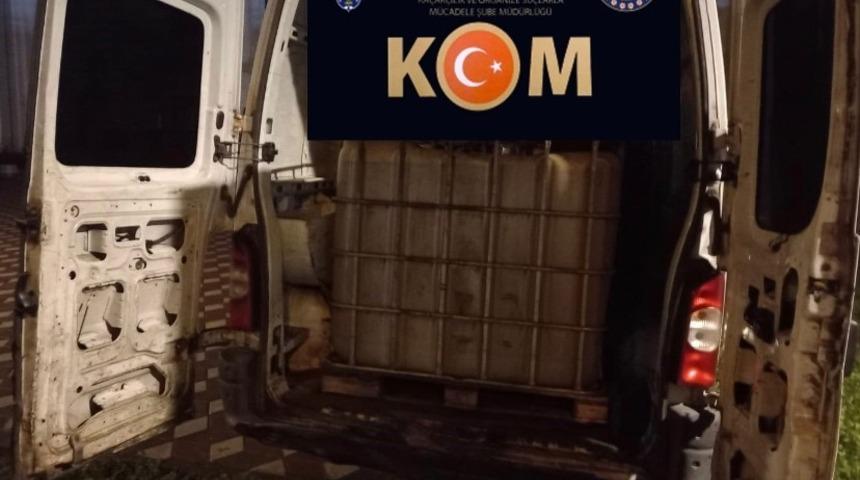 Durdurulan panelvandan 3 tona yakın akaryakıt ele ge&ccedil;irildi: 3 g&ouml;zaltı