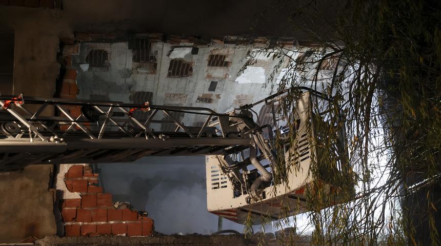 Avcılar'da ev sahibiyle tartışan kiracının boşalttığı evi yaktığı iddia edildi