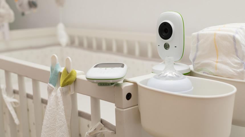 Bebek telsizi ortaya çıkardı! Eşinin kendisini eski iş arkadaşıyla aldattığını öğrenince olanlar oldu