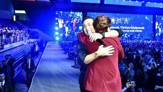 Mustafa Sandal'dan Meral Akşener yorumu: Baktıkça aydınlanıyorsun Meral Ablam gibi...