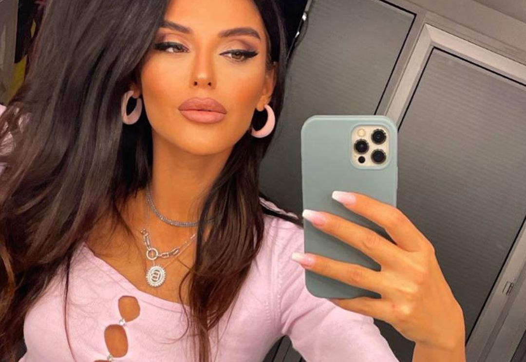 "Her yerim orjinal dudaklarım dolgu" demişti! Sunucu Bircan Bali'nin eski hali g&uuml;ndem oldu