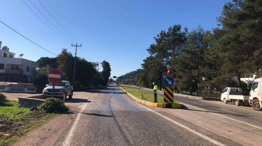 Minibüs yoldan çıkarak iş yeri duvarına çarptı: 6 yaralı