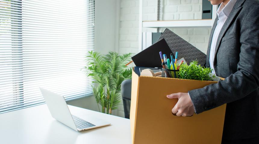 Belirli süreli iş sözleşmesinde ihbar tazminatı var mı? Belirli süreli sözleşmede ihbar süresi olur mu, sözleşme bitince ne olur?