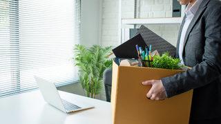 Belirli süreli iş sözleşmesinde ihbar tazminatı var mı? Belirli süreli sözleşmede ihbar süresi olur mu, sözleşme bitince ne olur?