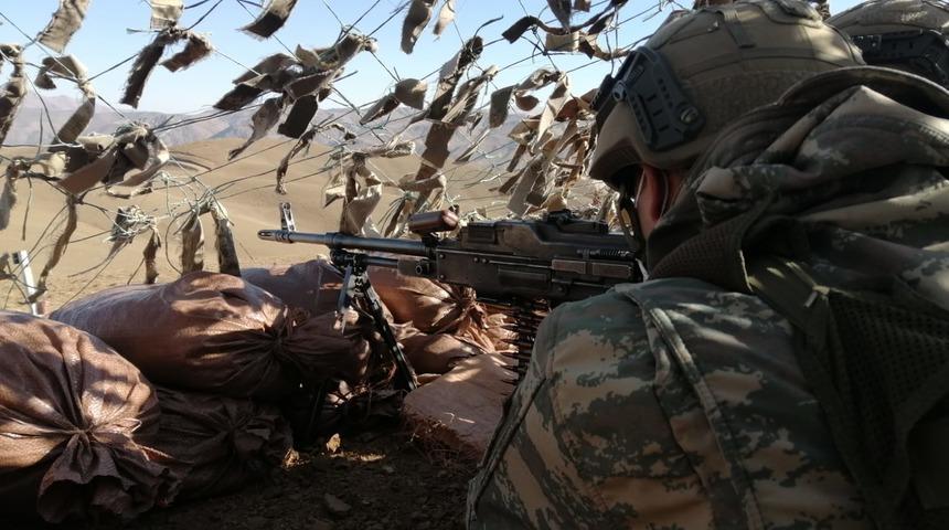 Son dakika | MSB duyurdu: Yasa dışı yollarla Türkiye'ye girmeye çalışırken yakalandılar! Aralarında teröristler de var