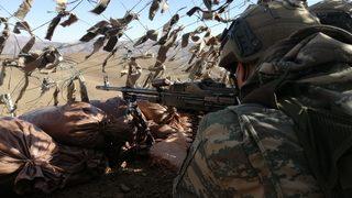 Son dakika | MSB duyurdu: Yasa dışı yollarla Türkiye'ye girmeye çalışırken yakalandılar! Aralarında teröristler de var