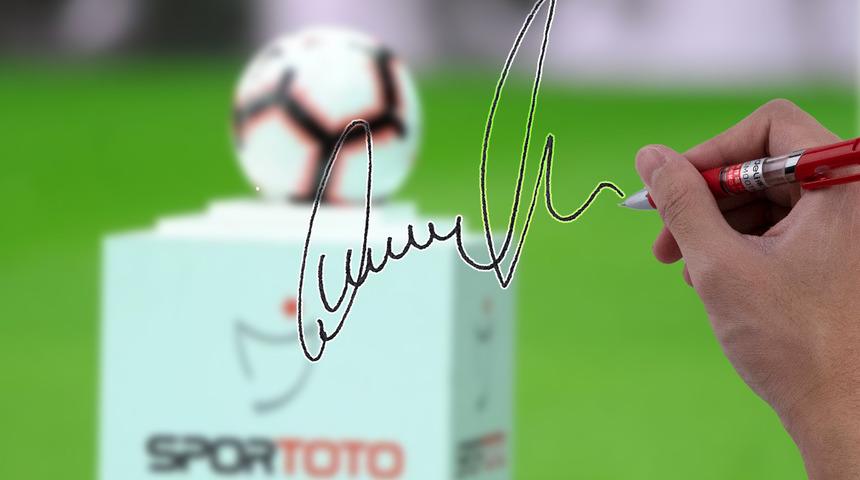 Medipol Başakşehir transferi resmen açıklandı! Turuncu-Lacivertliler Muhammed Şengezer'in sözleşmesini 2 yıl uzattı