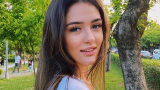 Güzelliği sınırları aşan Zehra Güneş makyajsız pozuyla dikkat çekti