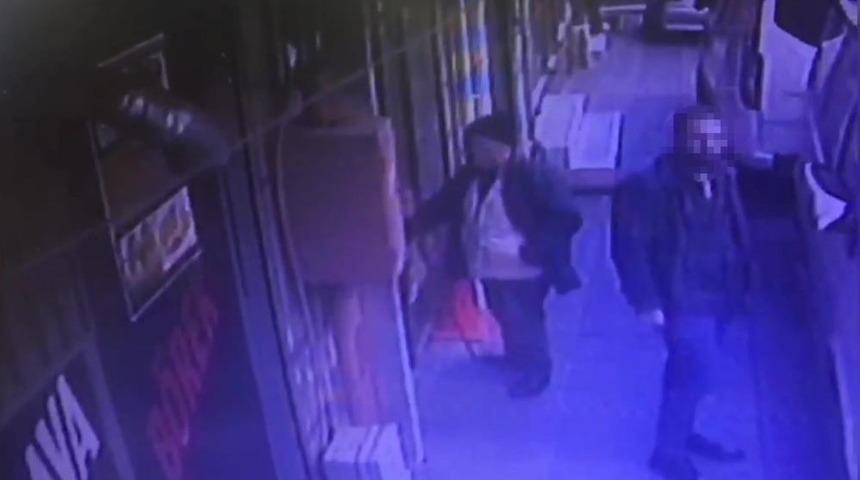 Sultangazi'deki terzilerin korkulu rüyası oldu! "Pantolonum nerede?" diyerek para aldı