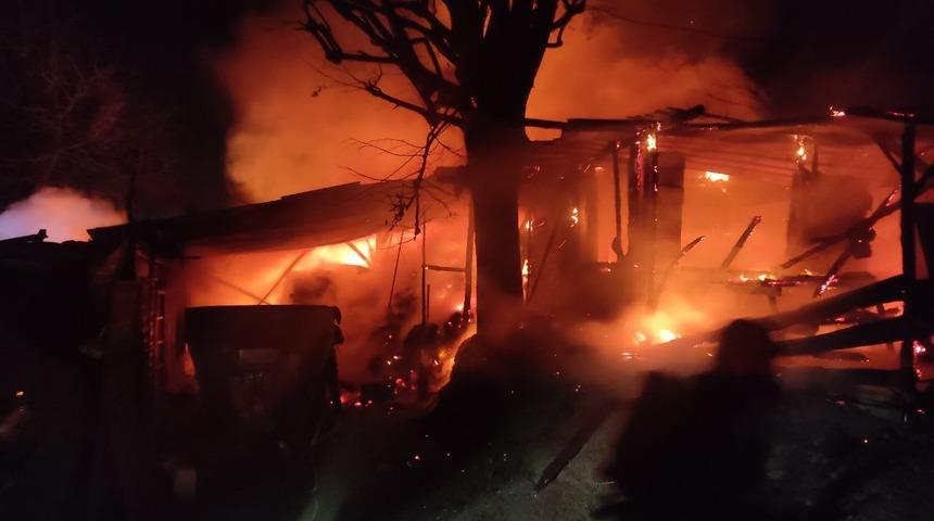 Kocaeli'de ahır yangınında 30 tavuk telef oldu