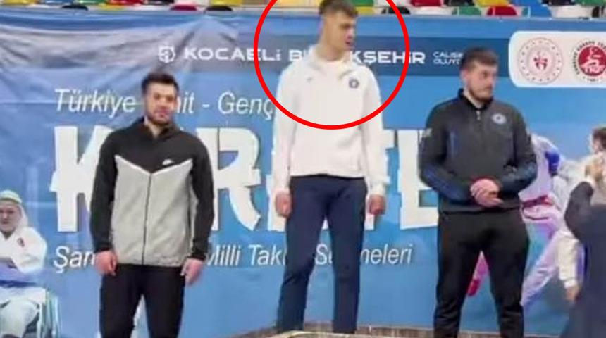 Turnuva için geldiği şehirde hayatının şokunu yaşadı! Türkiye Şampiyonu milli karateciyi cadde ortasında bıçakladılar