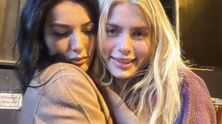 Kızının pozları gündemdeydi... Aleyna Tilki'nin annesi Havva Öztel mini elbisesiyle poz verdi! 