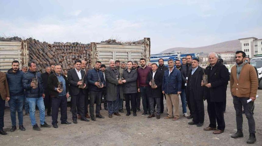 Kozluk’ta çiftçilere 35 bin fıstık fidanı dağıtıldı