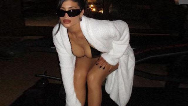 Kylie Jenner'ın Christmas tarzı! Göğüslerini ön plana çıkardı