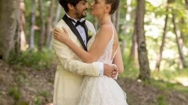 Yüzünü ilk kez gösterdiler! İşte Taner Ölmez ile Ece Çeşmioğlu’nun kızları Zeynep